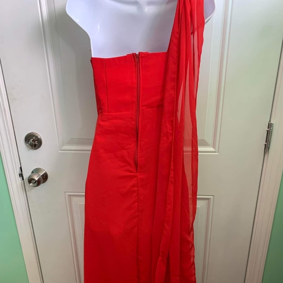 Gown dress - Picture 2 of 4